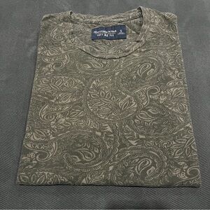 Abercrombie & Fitch Olive Green Paisley Short Sleeve Tee
